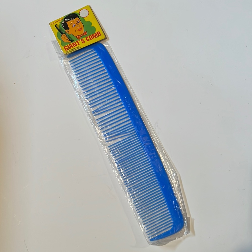 Giant comb